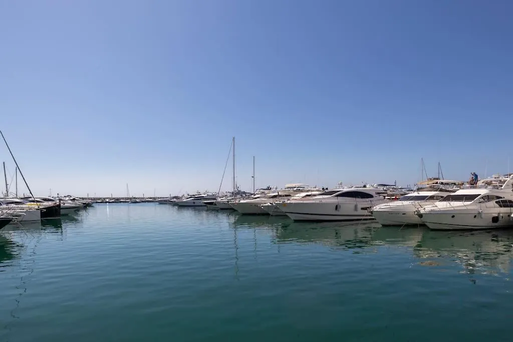 In The Heart Puerto Banus Luxurious Apartment Marbella